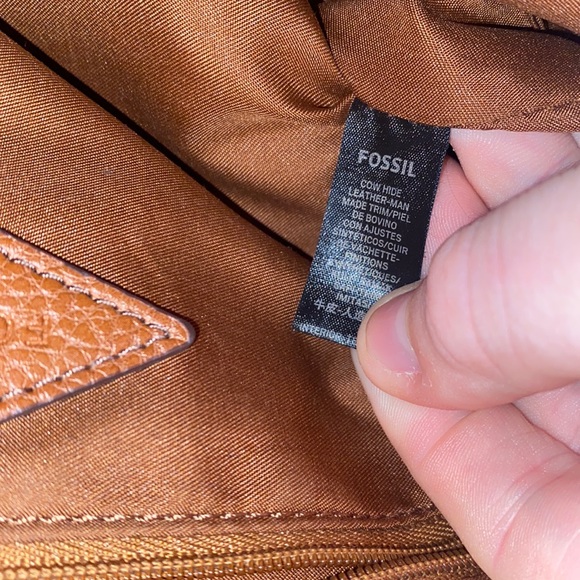 Fossil Gemma leather crossbody flat bag with zipper - Picture 10 of 10